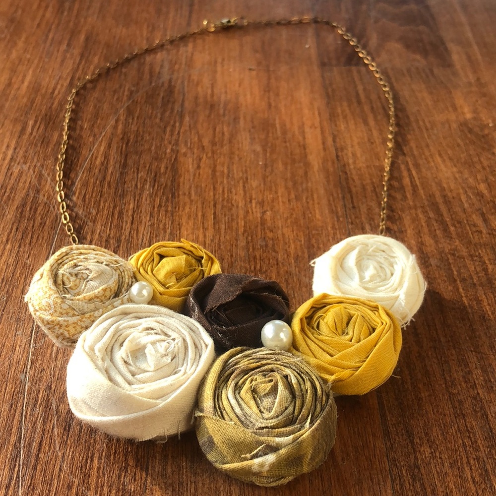 Beautiful gold necklace with pearls